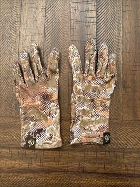 Men's Camo Performance Gloves - Desert Tan